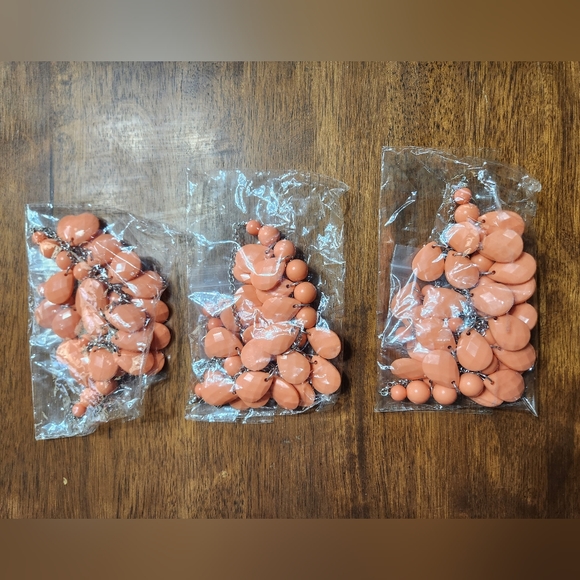 Coral necklace and earrings sets - Picture 2 of 2